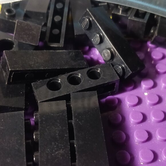 Lego Black 1x4 bricks and Misc. 1.9 oz mix of Bricks - Picture 4 of 4